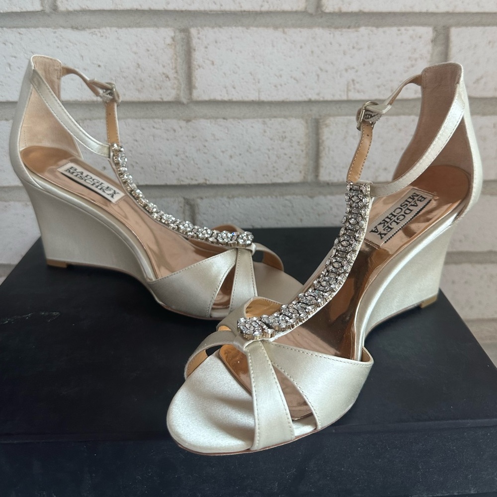 Badgley Mischka | Romance wedges in Ivory | Never used | Size 6